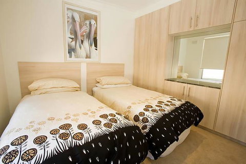 Beach House Apartments - Lightning Ridge Tourism 3