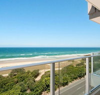 Beachfront Apt Main Beach - Lightning Ridge Tourism