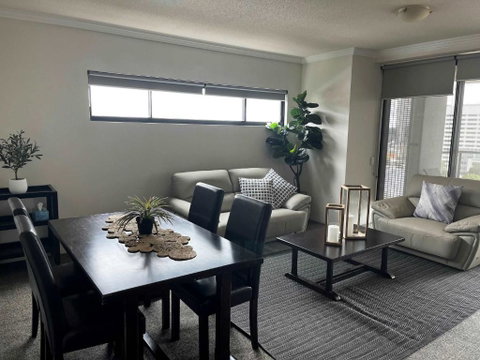 Republic Apartment - Lightning Ridge Tourism 2