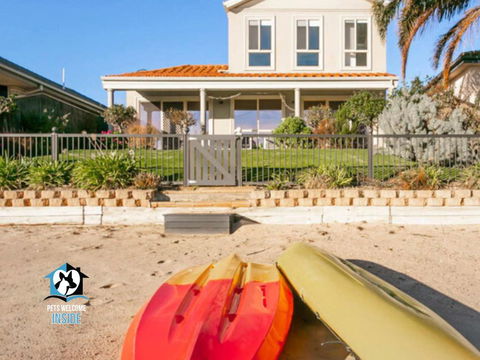 Renovated Beautiful Holiday Home With A Private Beach & Stunning Views! - Lightning Ridge Tourism 1