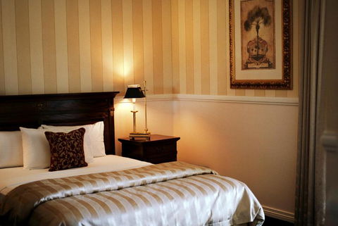 Redearth Boutique Hotel - Lightning Ridge Tourism 0