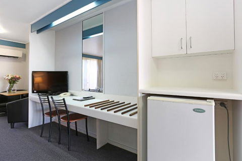 Reef Resort Motel - Lightning Ridge Tourism 1