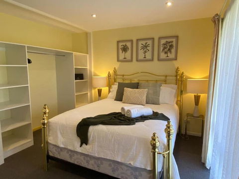 Reel & Relax: 3BR Beach House - Fish, Swim, Surf - Lightning Ridge Tourism 2