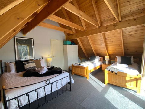 Reel & Relax: 3BR Beach House - Fish, Swim, Surf - Lightning Ridge Tourism 3