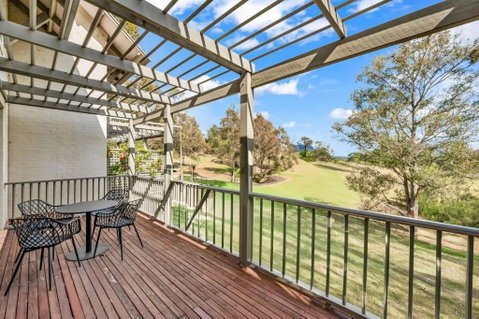 Refreshing Valley Escape - Lightning Ridge Tourism 0