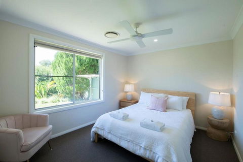 Regand Retreat - Luxurious Family Home, Pool - Lightning Ridge Tourism 1