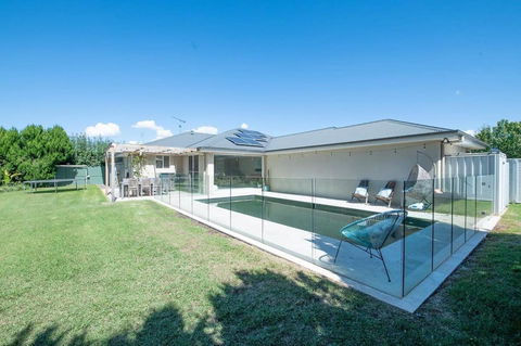 Regand Retreat - Luxurious Family Home, Pool - Lightning Ridge Tourism 2