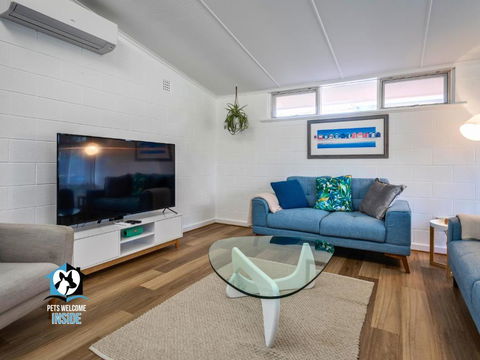Renovated 3BR One Street To Beach - Lightning Ridge Tourism 0