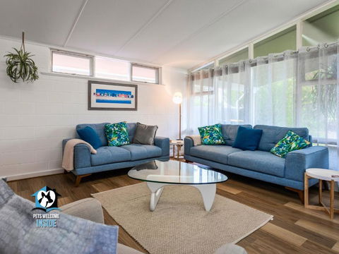 Renovated 3BR One Street To Beach - Lightning Ridge Tourism 1