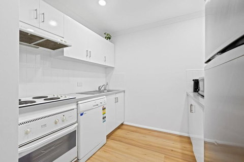 Renovated Family Apartment With Pool & WiFi - Lightning Ridge Tourism 3