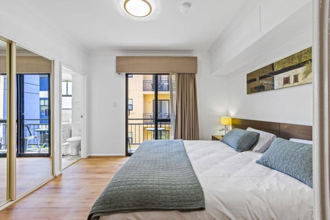 Renovated Family Apartment With Pool & WiFi - Lightning Ridge Tourism 0