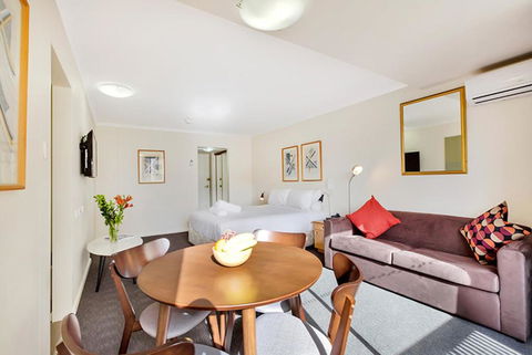 Renovated Stylish Studio - Lightning Ridge Tourism 1
