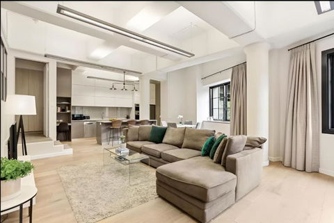Renovated Warehouse Conversion In Heart Of Sydney - Lightning Ridge Tourism 0