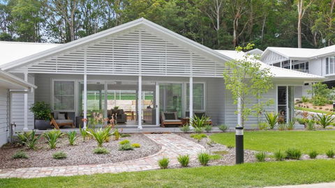 Resort Style Living With Pool, Tennis Court And Beach - Lightning Ridge Tourism 3