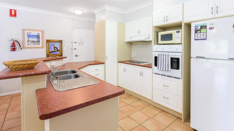 Resort Style Unit Across From The Water - Lightning Ridge Tourism 3