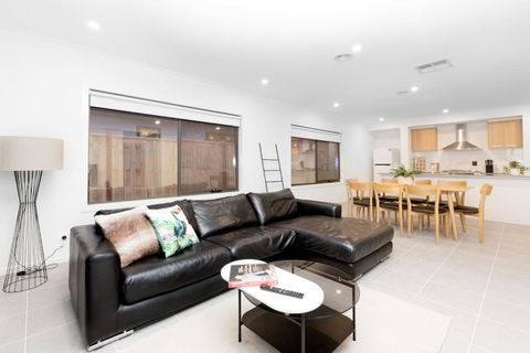 ResortStyle 4BR House With Parking - Lightning Ridge Tourism 2