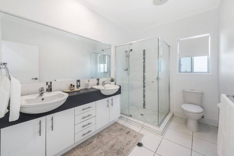 Retreat In The Heart Of Alex - 3BR Sleeps 11, Pool - Lightning Ridge Tourism 2