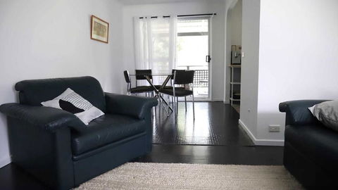 Retro Beach House - Macmasters Beach - Lightning Ridge Tourism 2