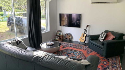 Retro Beach House - Macmasters Beach - Lightning Ridge Tourism 1