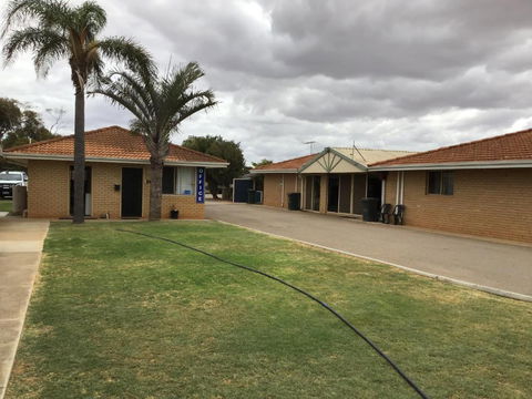Rhodeside Lodge - Lightning Ridge Tourism 0