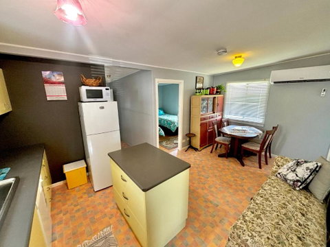 River Cottage On Cherry - Pet Friendly - Lightning Ridge Tourism 1