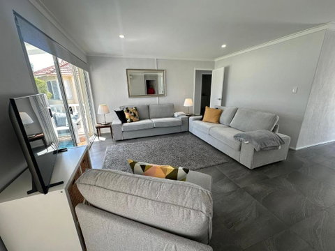 Riverview - South Yunderup - Lightning Ridge Tourism 3