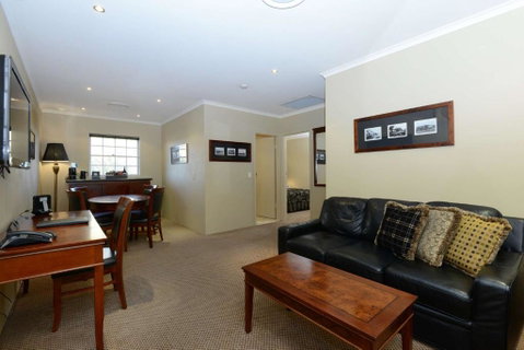 Rydges Armidale - Lightning Ridge Tourism 1