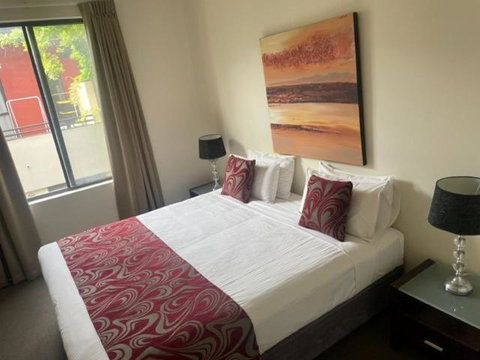 RNR Sturt Holiday Home - Lightning Ridge Tourism 3