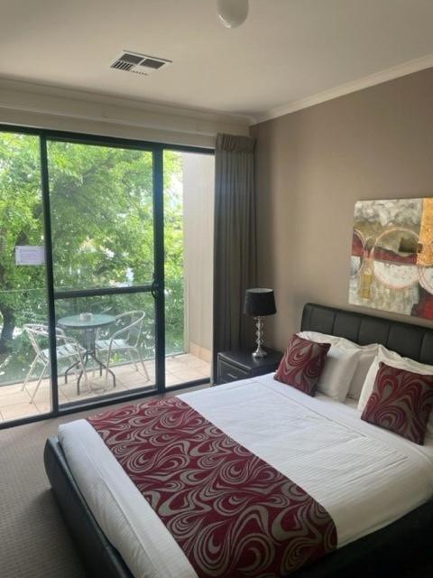 RNR Sturt Holiday Home - Lightning Ridge Tourism 0