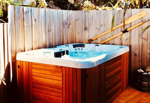 Rock Lobster - Lightning Ridge Tourism 0