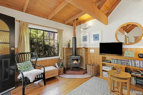 Romantic Tricklebeck Spa Cottage - Lightning Ridge Tourism 1