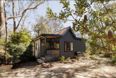 Romantic Tricklebeck Spa Cottage - Lightning Ridge Tourism 0