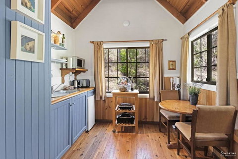 Romantic Tricklebeck Spa Cottage - Lightning Ridge Tourism 3