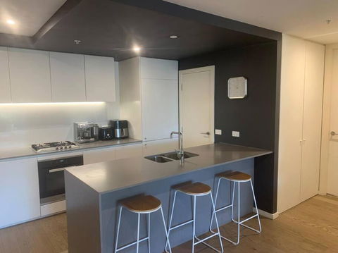 Rooftop Infinity Pool - St Kilda Luxury - Lightning Ridge Tourism 1