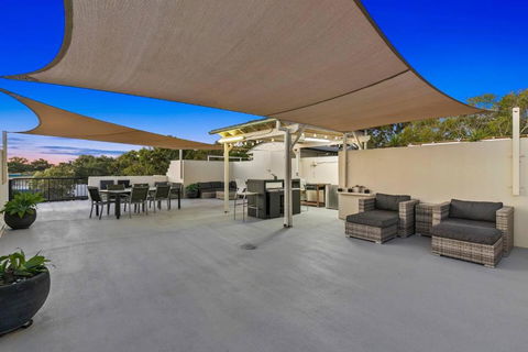 Rooftop Island Sunsets - Lightning Ridge Tourism 0