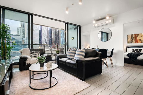 Rooftop Pool 2BR Apartment At Marvel Stadium With Free Parking - Lightning Ridge Tourism 0