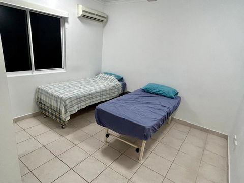 Room In City With Kittens! - Lightning Ridge Tourism 1