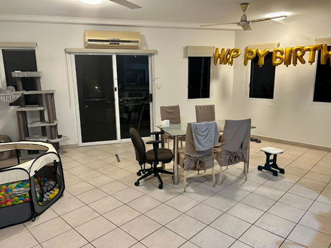 Room In City With Kittens! - Lightning Ridge Tourism 3