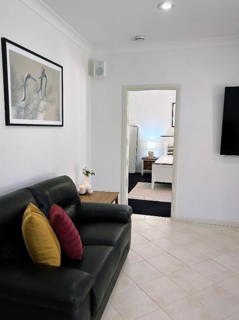 Rosemont - Boutique Lodge - Lightning Ridge Tourism 1