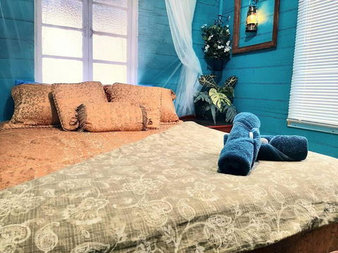 Rosewood Cottage -Entire 2 Bedroom Home With Netflix & WiFi - Lightning Ridge Tourism 0