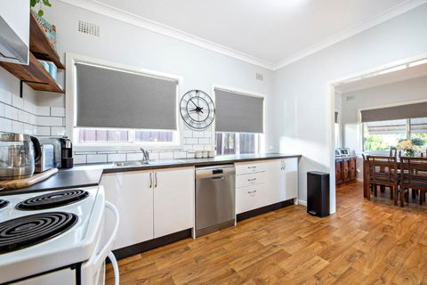 Rosewood Cottage - Stroll To Central, Cosy Escape - Lightning Ridge Tourism 1