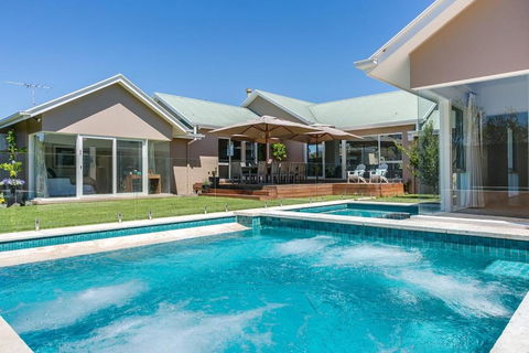 Royadie Resort - Pool Spa Tennis 500m To Beach - Lightning Ridge Tourism 0
