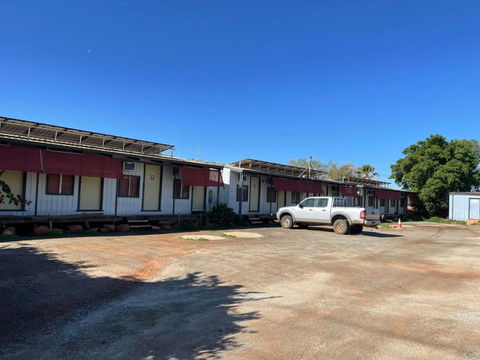 Royal Mail Hotel - Meekatharra - Lightning Ridge Tourism 1