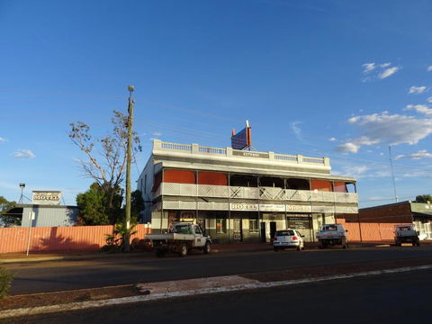 Royal Mail Hotel - Meekatharra - Lightning Ridge Tourism 0