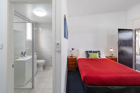 Royal Motel Tenterfield - Lightning Ridge Tourism 1