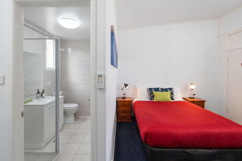 Royal Motel Tenterfield - Lightning Ridge Tourism 0
