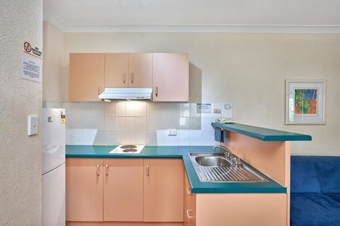 Royal Palm Villas - Lightning Ridge Tourism 1