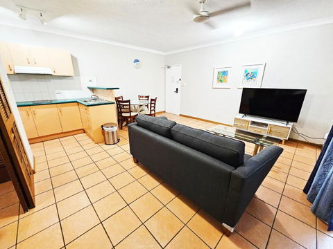 Royal Palm Villas - Lightning Ridge Tourism 0
