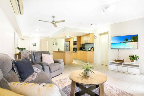 Royal Pavillions City Escape - Lightning Ridge Tourism 2