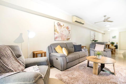 Royal Pavillions City Escape - Lightning Ridge Tourism 3